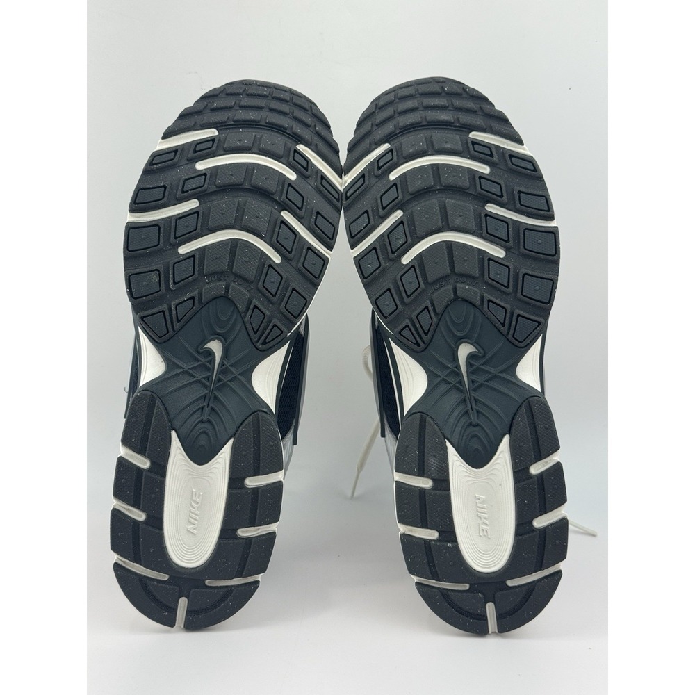 Nike V5 RNR (HQ7901 300) Black / Silver Running Sneaker Women's 12/mens 10.5 - Picture 8 of 9